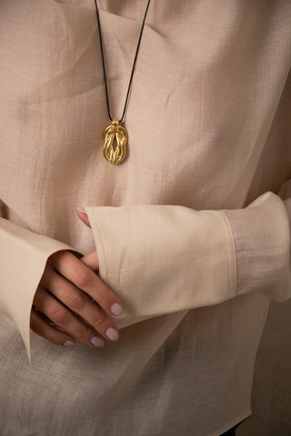 10 necklace lengths and styles that best complement a Hercules knot pendant