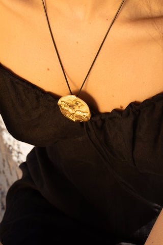 NECKLACES & CHOKERS